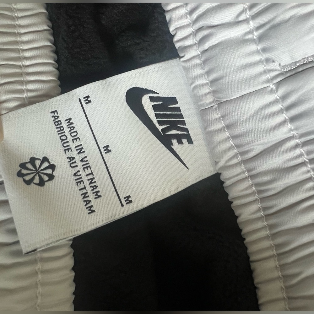 Brand NEW! Nike Two-Tone Black and White Skirt - Picture 5 of 10